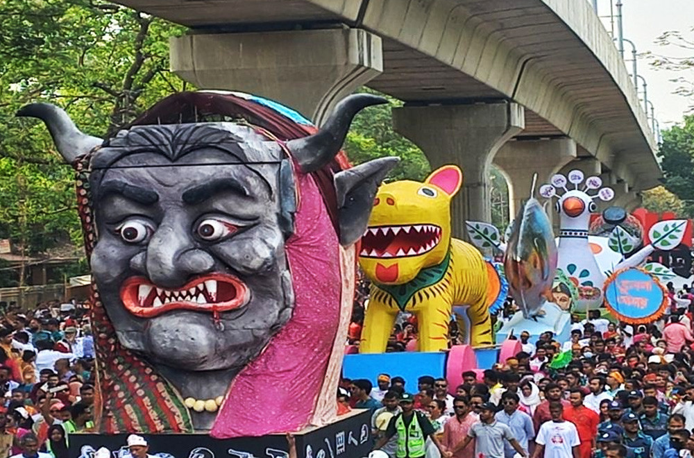 এবারের শোভাযাত্রায় প্রতিবাদ্য ছিল, ‘নববর্ষের ঐকতান, ফ্যাসিবাদের অবসান’। ছবি : ফোকাস বাংলা।