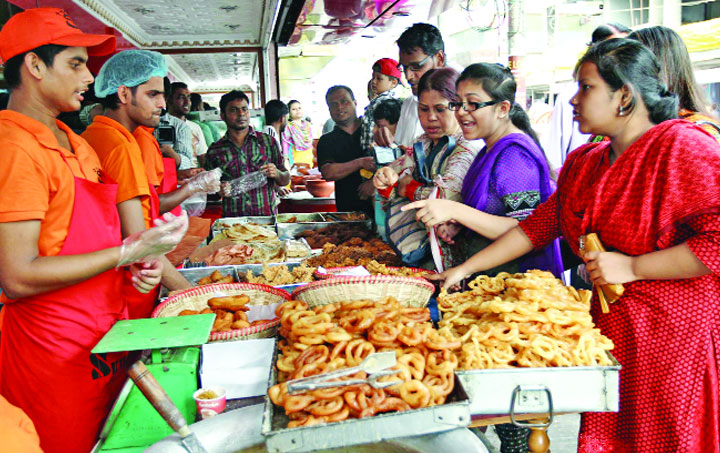 রসনার টানে বেইলি রোডে
