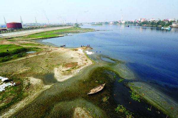 দখল আর দূষণে \'নিহত\' বুড়িগঙ্গা