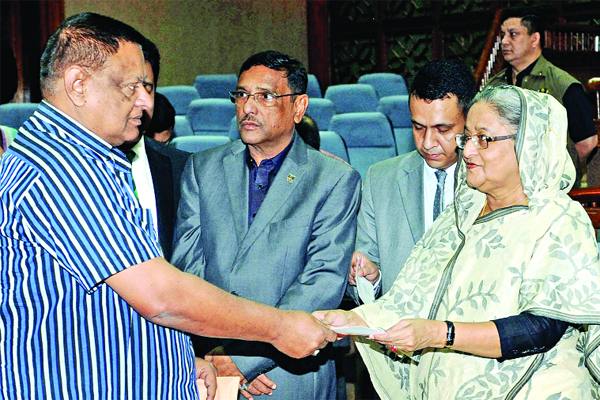 চার কোটি টাকার চেক পেলেন ১৪৬ মালিক