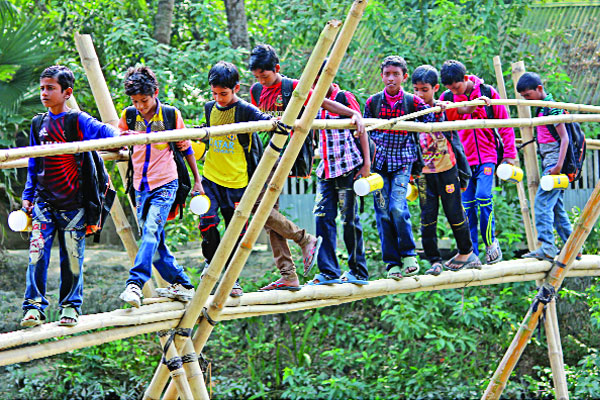 আলো হাতে উদ্যমী ওরা
