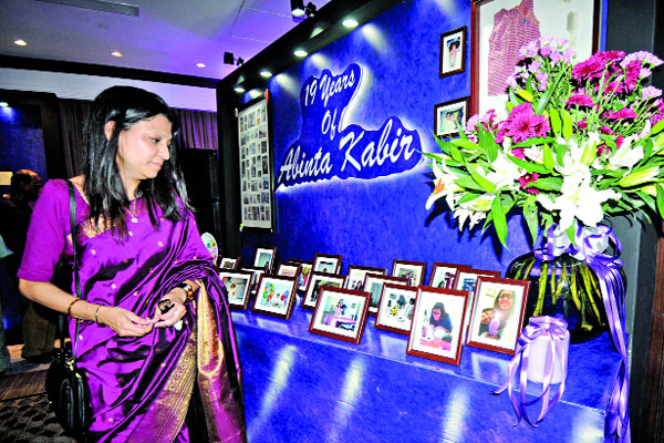 মেয়ের স্বপ্নযাত্রা, কাঁদলেন মা