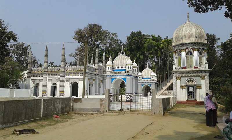 ৮৬ বছরে ১ মিনিটের জন্যও তেলাওয়াত বন্ধ হয়নি ধনবাড়ির এই মসজিদে