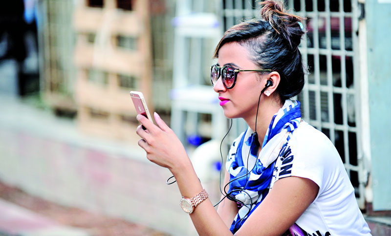 স্মার্টফোনে নিখুঁত শব্দের খোঁজে
