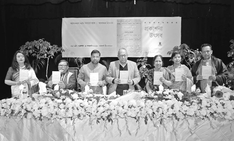 ‘অপেক্ষমাণ আমি সময়ের দ্বারে’ গ্রন্থের মোড়ক উন্মোচন