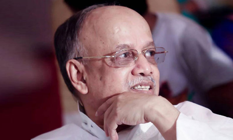 হঠাৎ চারদিকে কেমন যেন অস্বস্তি