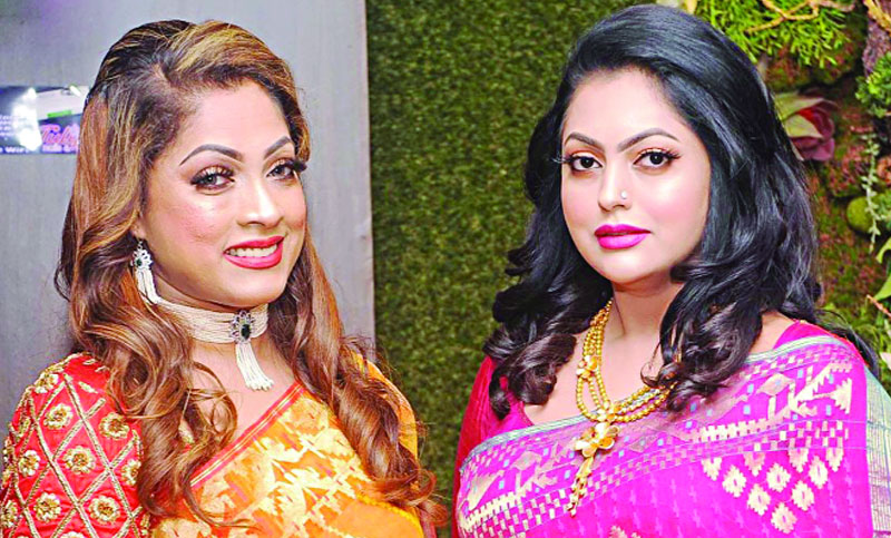 আবার একসঙ্গে দুই বোন