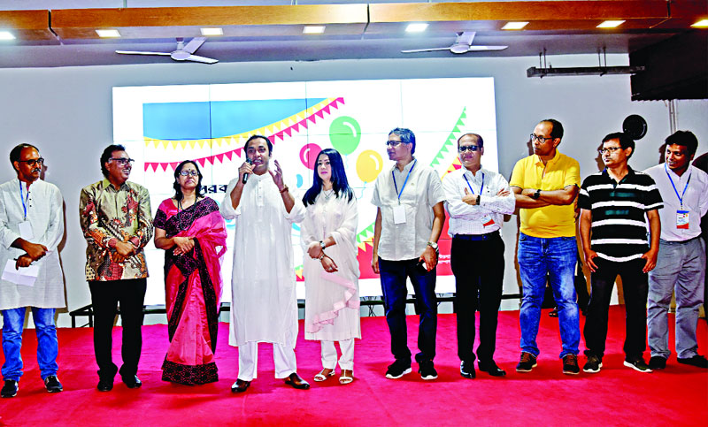 সপরিবারে মিলনমেলায় কালের কণ্ঠ পরিবার