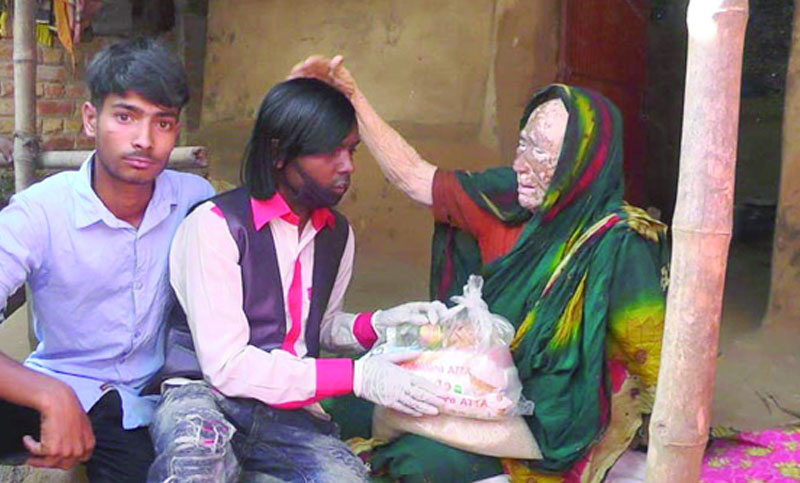 অসহায় মানুষের পাশে হিরো আলম