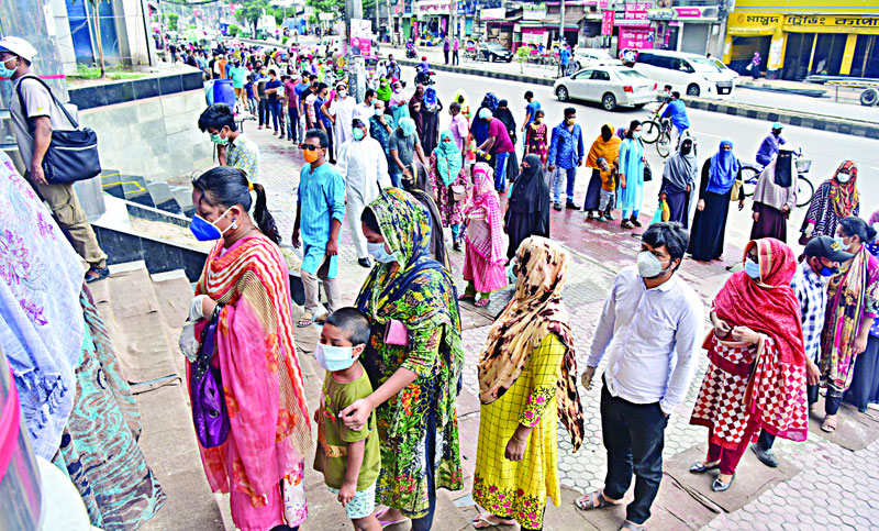 মার্কেটে ক্রেতা নেই বিক্রেতারা হতাশ