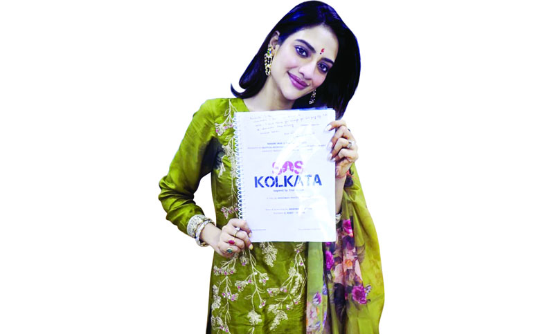 নুসরতকে দিয়ে শুরু
