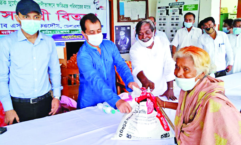 
মানিকগঞ্জে বসুন্ধরা গ্রুপের ত্রাণ বিতরণ অব্যাহত