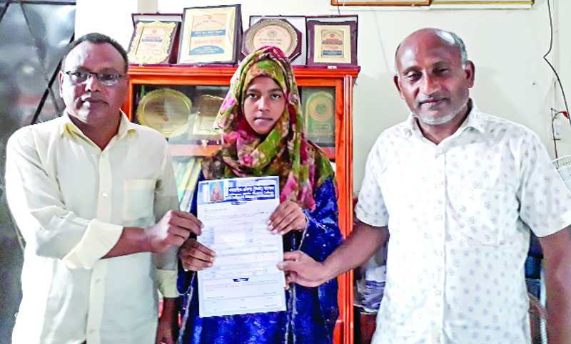দরিদ্র তানহাকে কলেজে ভর্তি করে দিল শুভসংঘ