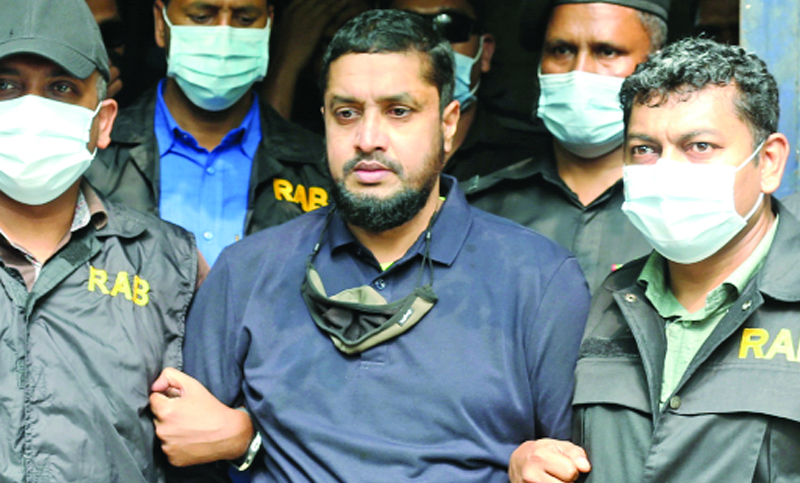 আলাদিনের চেরাগ হাতে গ্রেপ্তার ‘গোল্ডেন মনির’