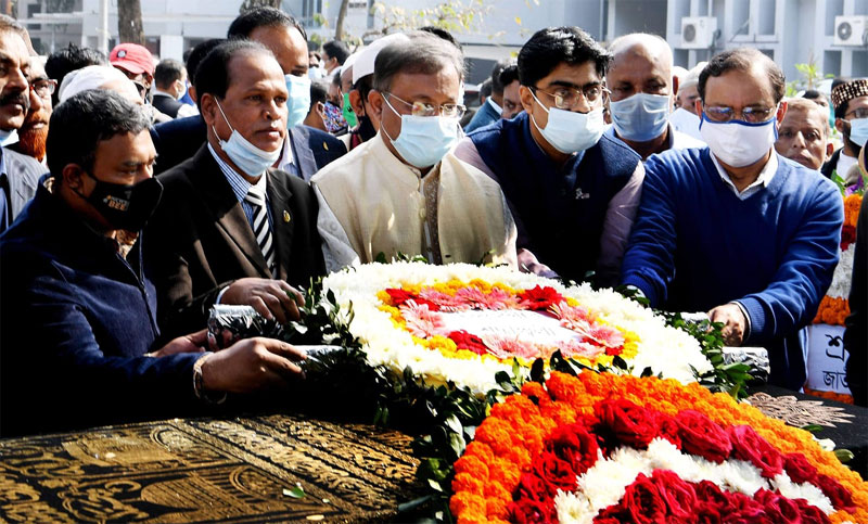 সাংবাদিক মিজানুর রহমান খানের অন্তিম যাত্রায় তথ্যমন্ত্রীর শ্রদ্ধা