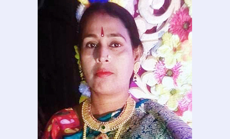 ব্যাগ ধরে হ্যাঁচকা টান ছিনতাইকারীর পড়ে নারীর মৃত্যু