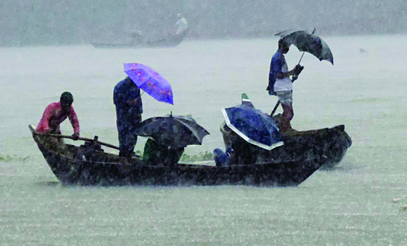 রাজধানীতে দিনভর ছিল থেমে থেমে বৃষ্টি
