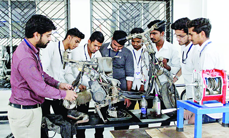 কারিগরিতে ইনস্ট্রাক্টর নিয়োগ