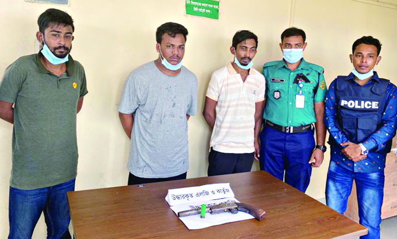 
পটিয়ায় নবাবের বাসার তত্ত্বাবধায়ক অস্ত্র কারবারি

