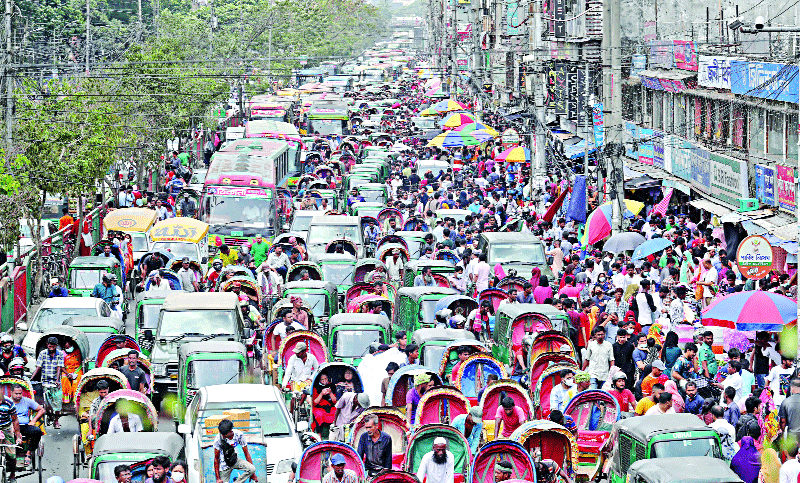 নিউ মার্কেটের সামনে মিরপুর রোডে তীব্র যানজট