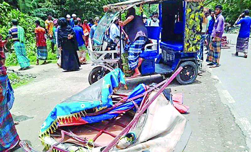 ট্রাকচাপায় বিশ্ববিদ্যালয়ছাত্র, ইউপি সদস্যসহ নিহত ৩

