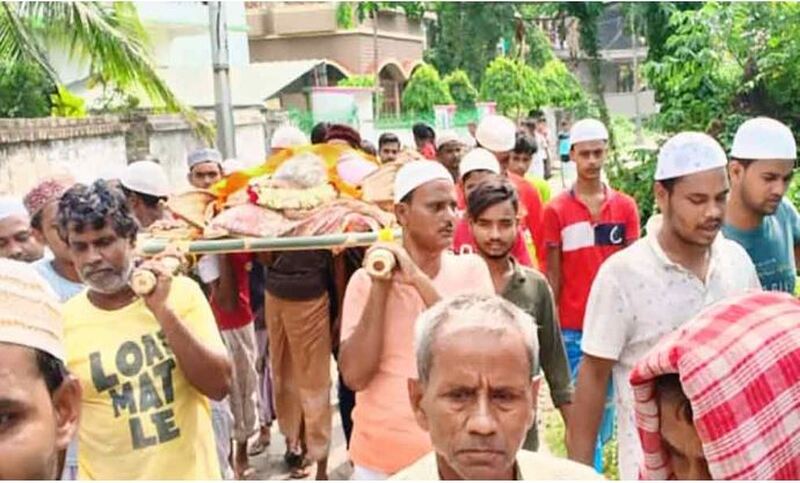 ভারতে হিন্দু পড়শির শেষকৃত্য করল মুসলমানরা