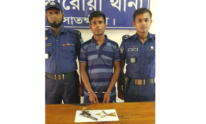 ইজি বাইক যাত্রীর কাছে মিলল আগ্নেয়াস্ত্র ও গুলি