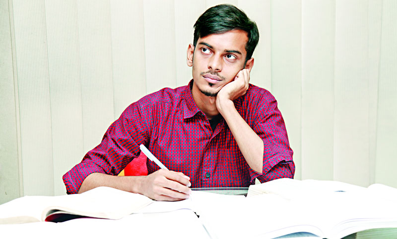 আগে মাস্টার্স নাকি চাকরি?