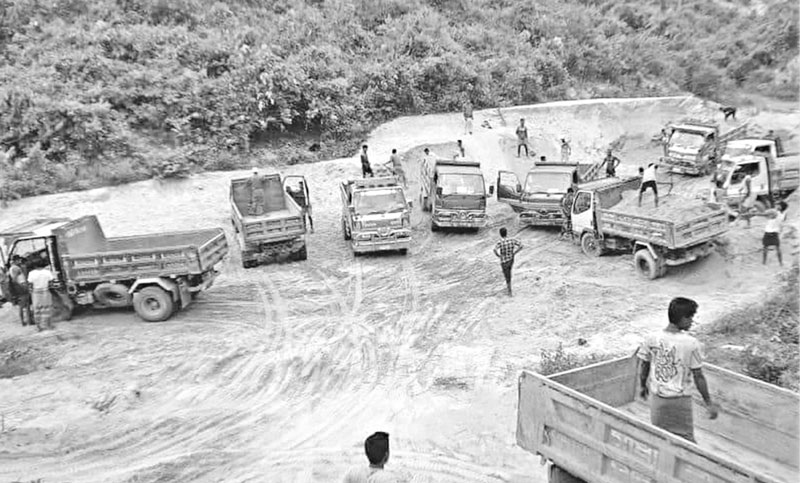 পাহাড় কেটে বালু-মাটি বিক্রি
