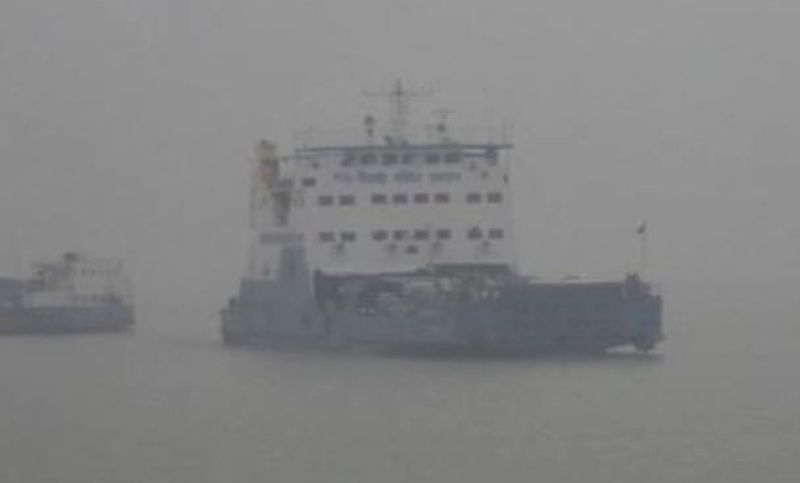 কুয়াশায় বন্ধ দৌলতদিয়া-পাটুরিয়া নৌ রুটের ফেরি