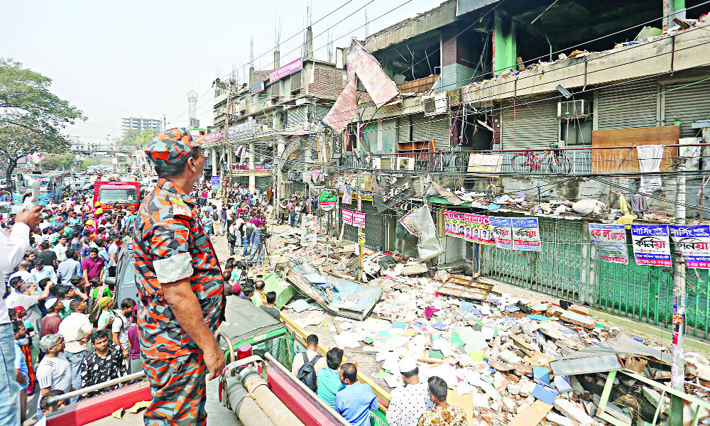 জমে থাকা গ্যাসে ভবনে বিস্ফোরণ