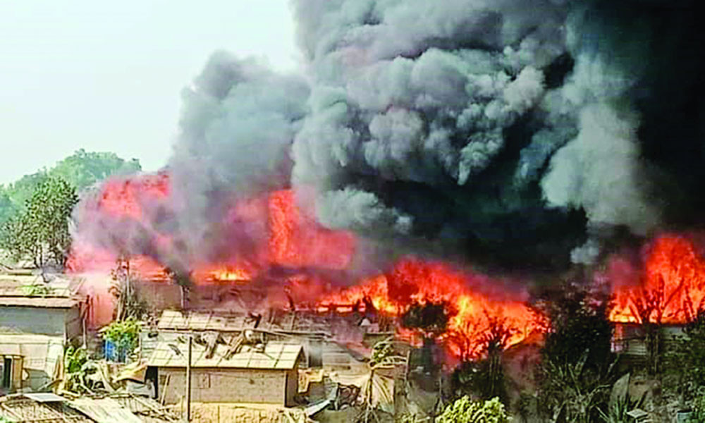 রোহিঙ্গা ক্যাম্পে আগুনে পুড়ল দুই হাজার ঘর
