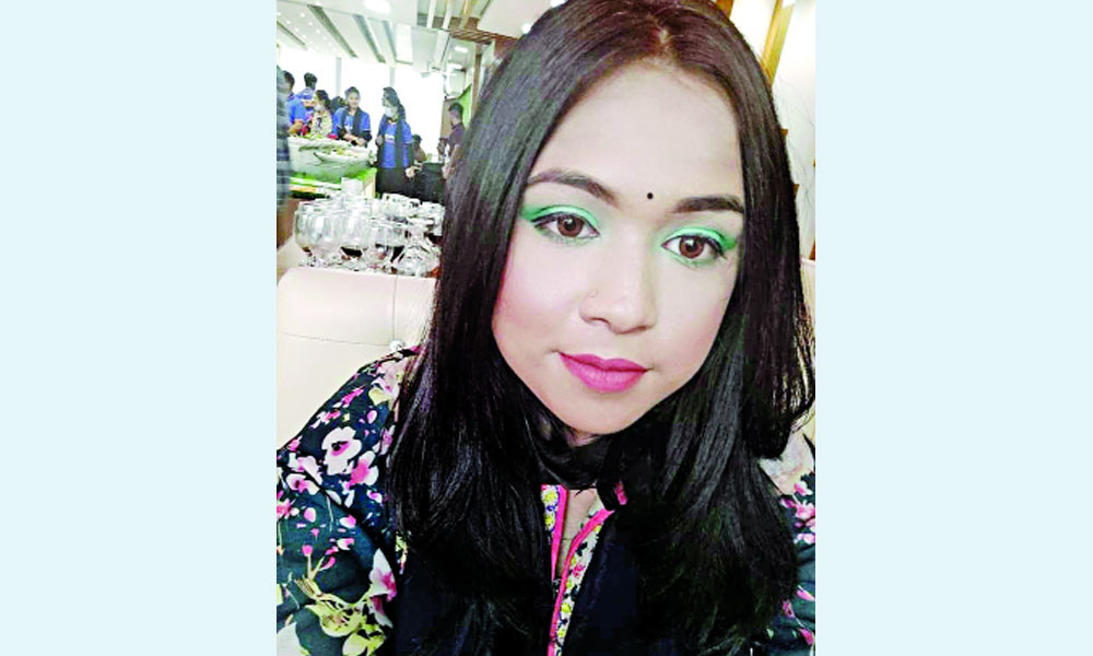 কাভার্ড ভ্যানের নিচে শেষ বিশ্ববিদ্যালয়ছাত্রীর জীবন