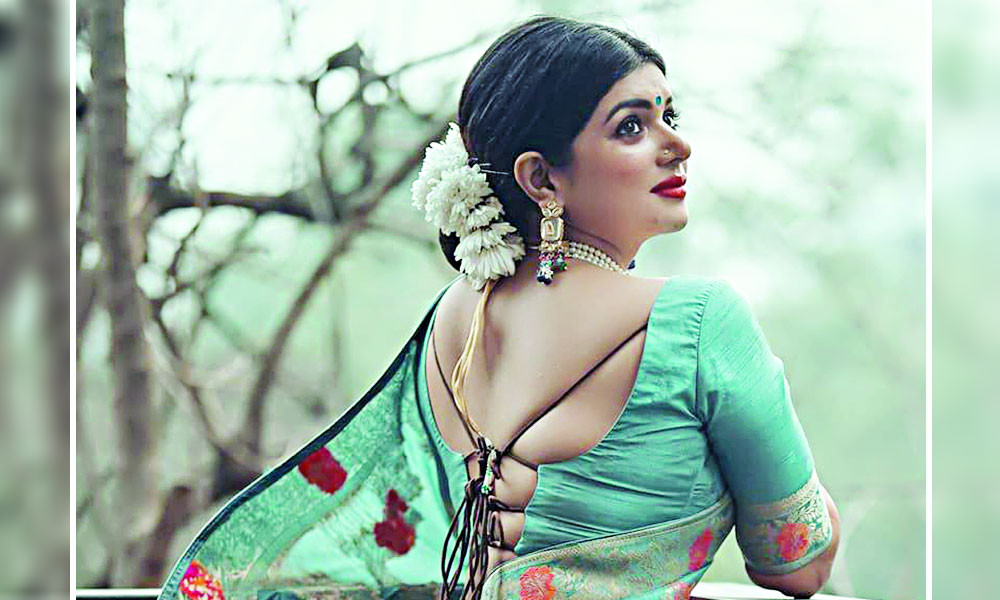 আমি চাই সে আড়ালেই থাকুক