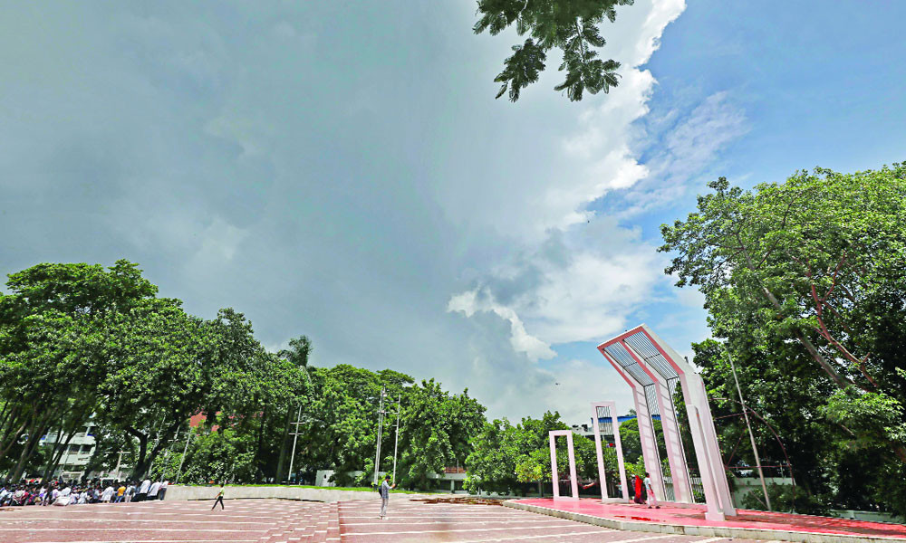 বর্ষাকালের বিচিত্র আকাশ
