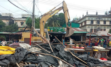 পটিয়া রেলওয়ে স্টেশন এলাকায় অবৈধ স্থাপনা উচ্ছেদ