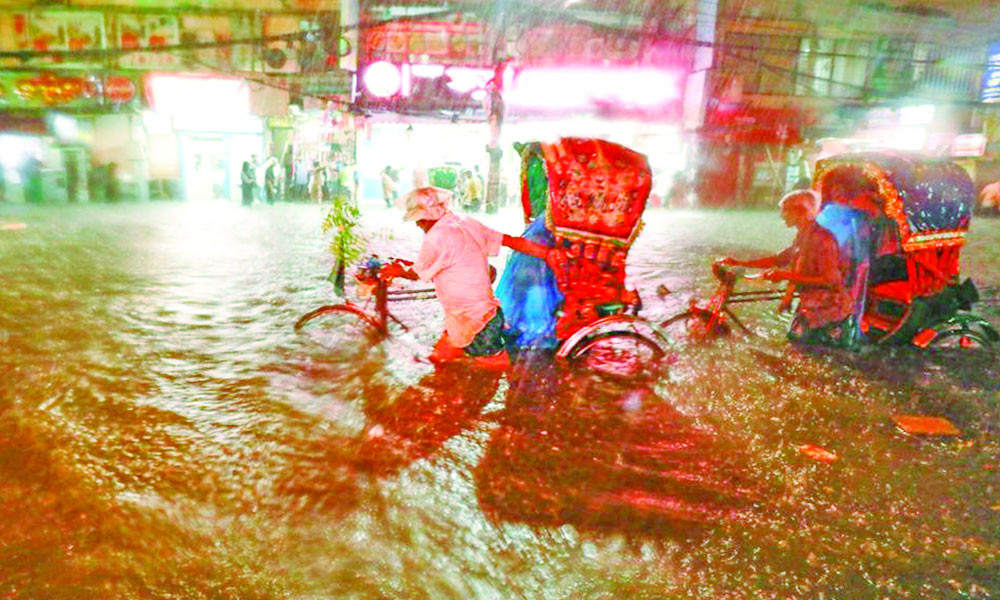 রাজধানীতে বৃষ্টির সময় বিদ্যুত্স্পর্শে চারজনের মৃত্যু