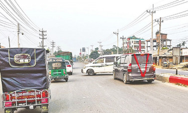 ৩০ অবৈধ ইউ টার্নে মৃত্যুফাঁদ