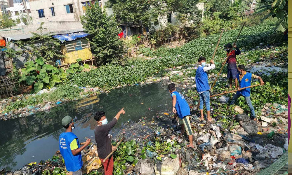 মশা নিধনে খাল-জলাশয় পরিষ্কার করছে ডিএনসিসি