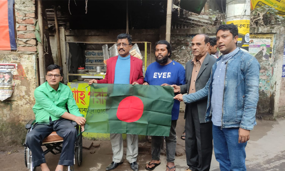 ৫২তম বিজয় দিবসে ৫২টি পতাকা উপহার দিল বসুন্ধরা শুভসংঘ