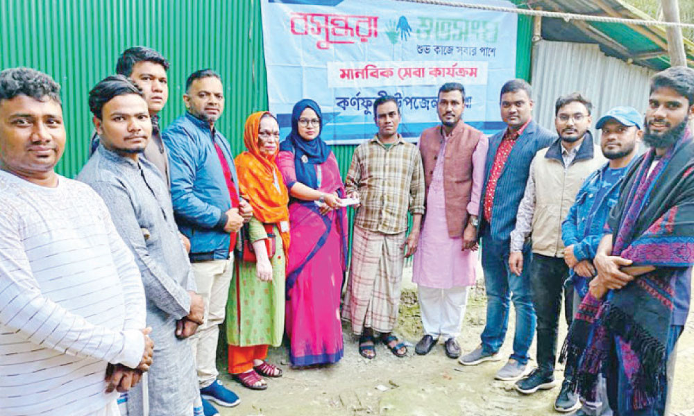 চট্টগ্রামে আর্থিক সহায়তা পেলেন অসুস্থ নারী 