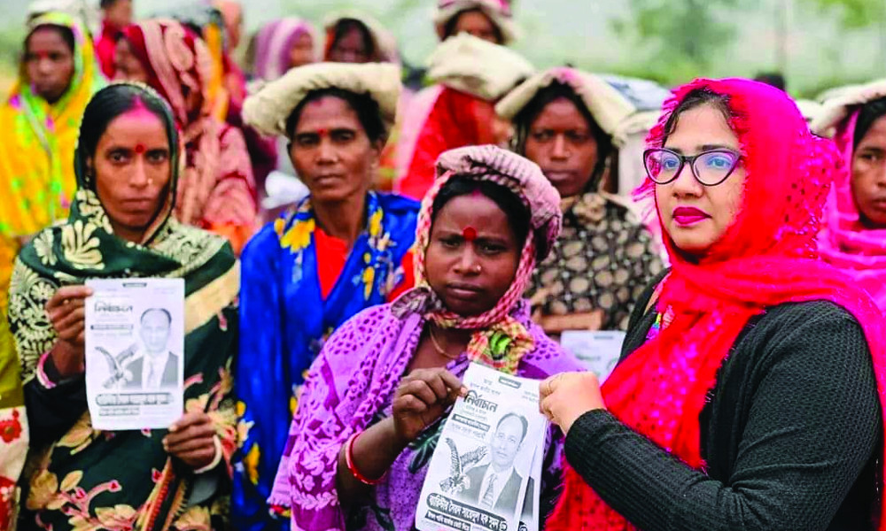 চা শ্রমিকদের কাছে ভোট চাইলেন ব্যারিস্টার সুমনের স্ত্রী শাম্মি