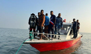 চাঁদপুরে ঘন কুয়াশায় লঞ্চ দুর্ঘটনা, নিখোঁজ নারী যাত্রীর খোঁজ মেলেনি