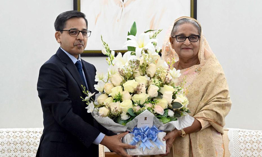 শেখ হাসিনাকে প্রথম অভিনন্দন জানিয়েছে ভারতই