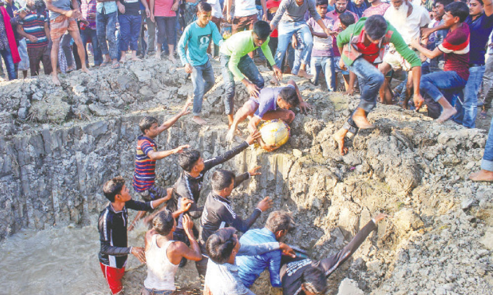 শক্তি ও কৌশলের ‘হুম গুটি’