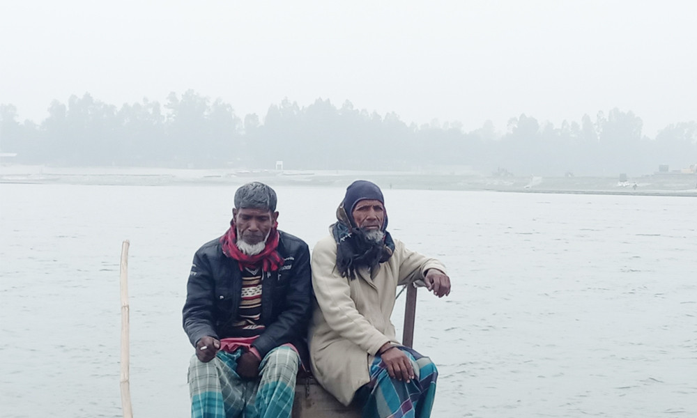 গুদামে পড়ে আছে কম্বল, শী‌তে কাঁপ‌ছে উলিপু‌রের মানুষ