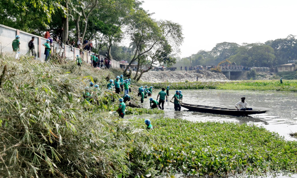 নদী পরিষ্কারে নামলেন ব্যারিস্টার সুমন