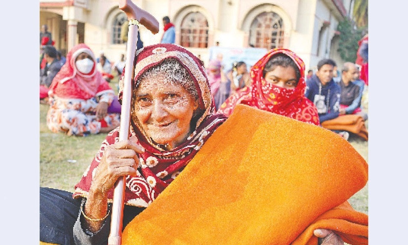 পটুয়াখালীতে বসুন্ধরার কম্বল পেল আরো ১২০০ জন