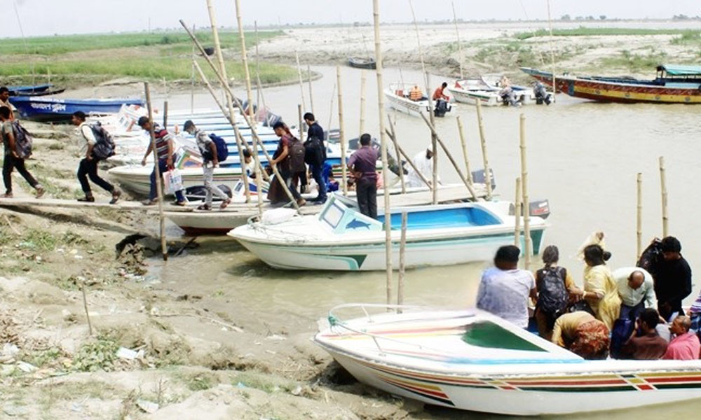 চরভদ্রাসনে স্পিডবোট-লঞ্চ পারাপারে অতিরিক্ত ভাড়া আদায়ের অভিযোগ