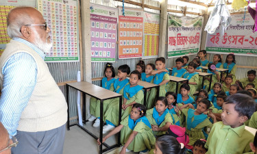 স্কুল শিক্ষার্থীদের রণাঙ্গনের গল্প শোনালেন বীর মুক্তিযোদ্ধা